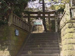 諏訪大神社の石段と鳥居