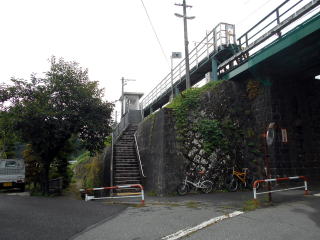 田切の駅入口。究極超人あ～るのOVAにも登場したこともある。