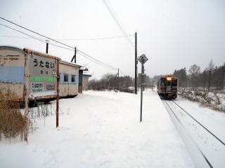 この日は吹雪という悪天候だったが、無事に列車が到着してくれた。