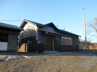 上厚内の木造駅舎。昭和28年に建てられた貴重な建物である。