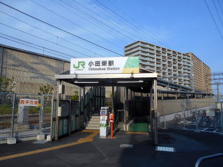 小田栄の尻手方面の駅入口