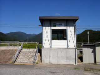 中山宿の駅入口