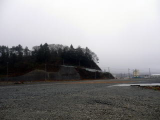 女川駅は津波の被害を大きく受け、現在は更地となっている。