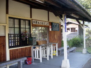 大鶴の駅の改札口