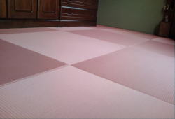 カラー琉球畳（ピンク色仕様の施行例）