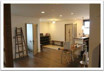 アンティーク素材や高品質な木材を使用