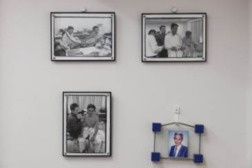 奥の治療室の壁 大切な写真